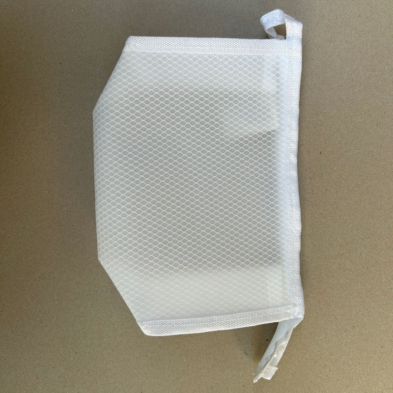 透明な化粧品バッグの掃除方法